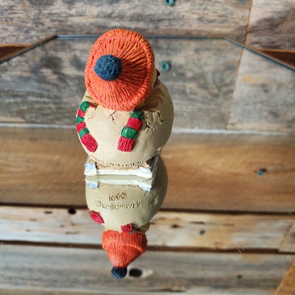 Eggbert & Friends 1989 Enesco - Malcom Bowmet - Chick in an Egg Sled Figurine - Picture 4 of 7